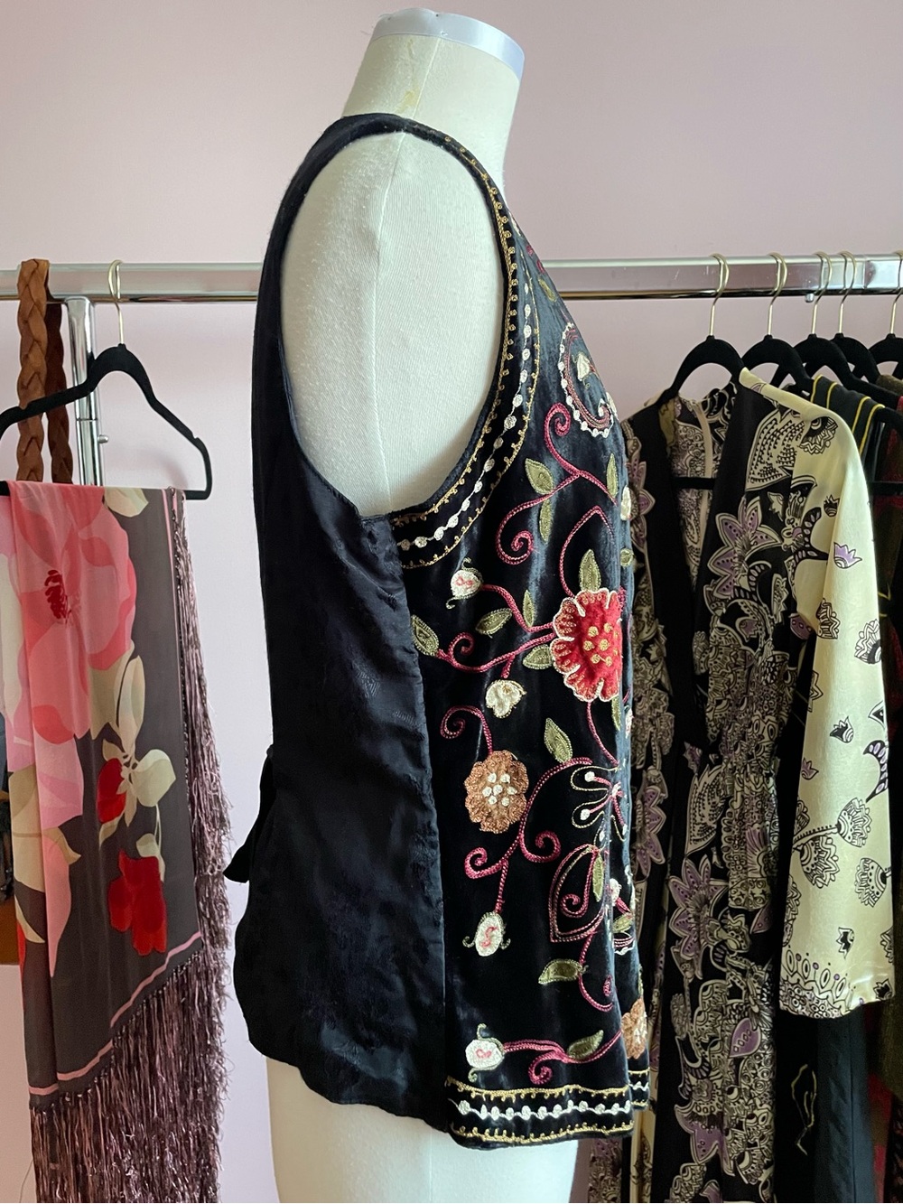 Vintage 90s René Derhy Black Velvet Floral Embroidered Boho Sleeveless Vest - Picture 7 of 10